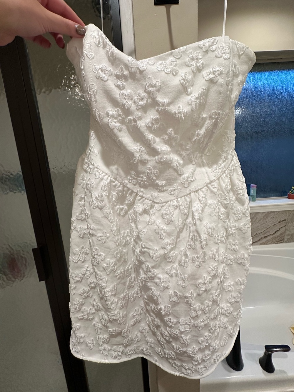 Little white dress with floral detail